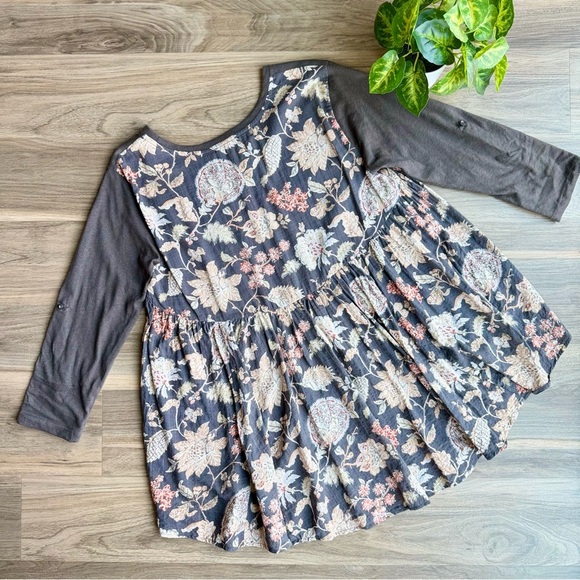 Altar'd State Gray Floral Hi Low Oversized 3/4 Sleeve Mixed Media Tunic  Size S - Picture 11 of 15